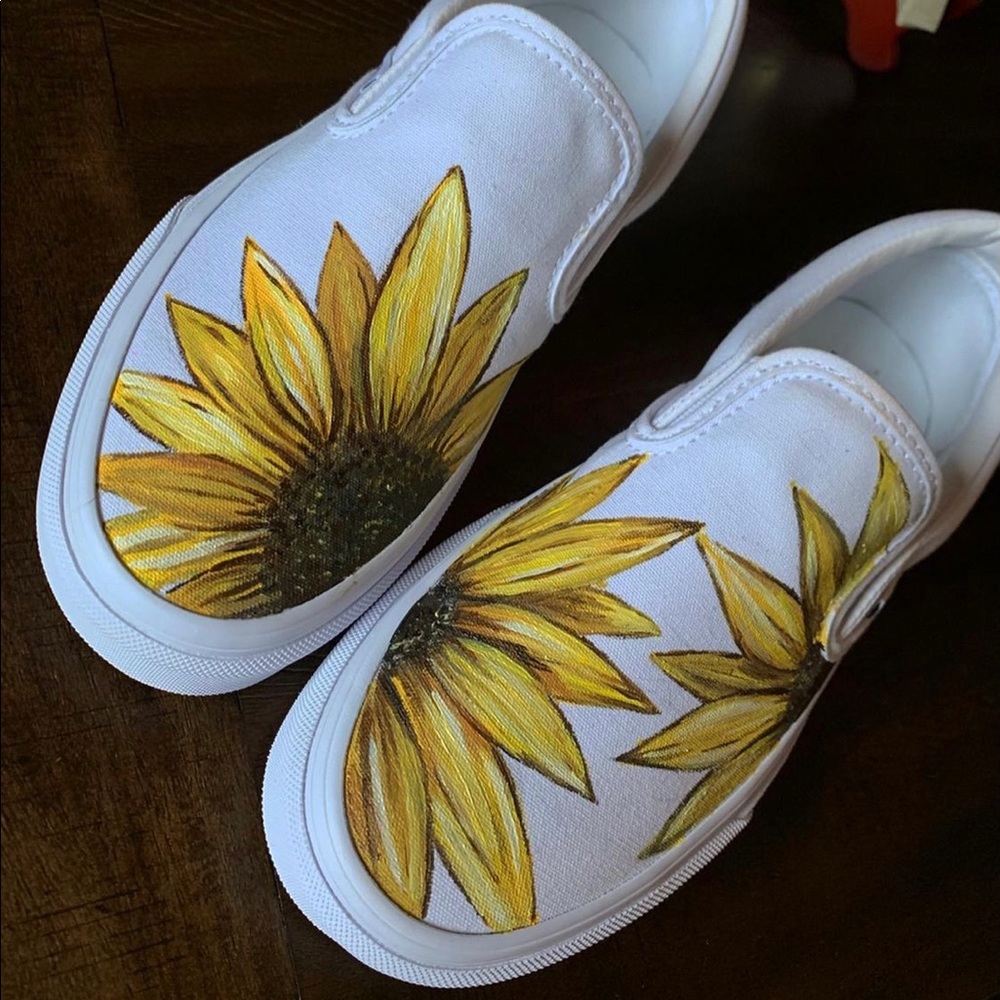 Hand Painted Vans (SIZE 7)